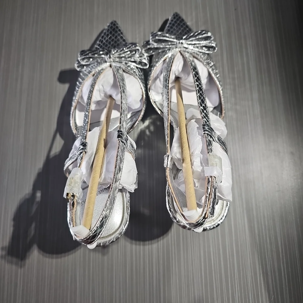 Kenneth Cole New York Umayra Silver Snake Pointed Toe Pumps Women's 7M NEW - Picture 6 of 12